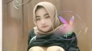 Hijab SMA Ngocok Memek Dua Jari