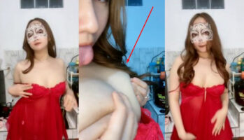 Pesona Kakak Cantik Daster Merah Bermain Pentil di Dapur