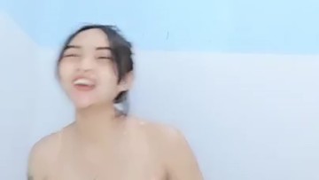 Miss Sandy Mainin Buah Dada Host Bertato