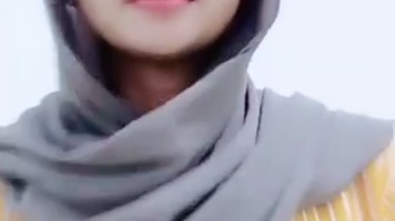 Bokep Jilbab – Yulia Ukhty Pamer Belahan Pascol Nakal