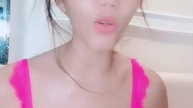 Tante Cantik Menggoda Mainin Vibrator